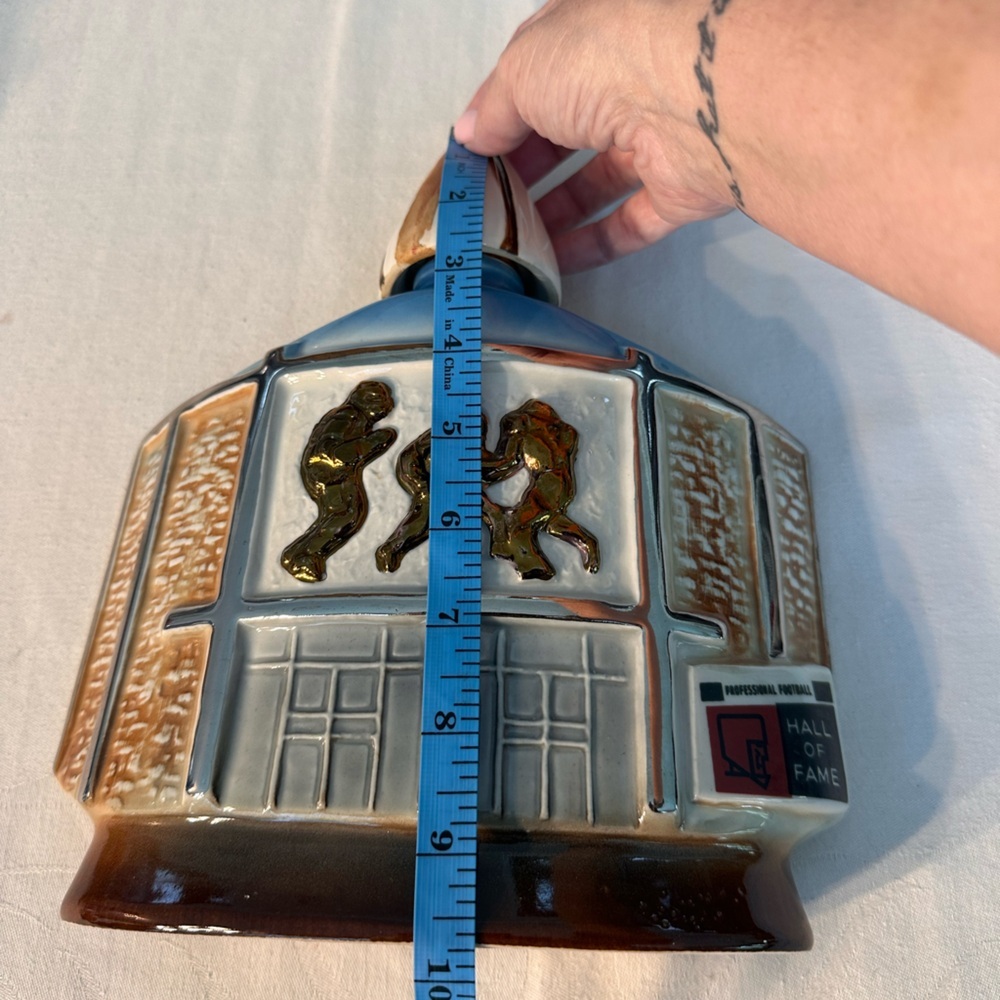 1972 Vintage Jim Beam Whiskey Decanter Depicting The Pro Football Hall of Fame - Picture 14 of 16